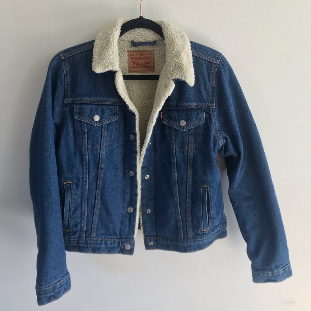 ✨ Levi’s Original Denim Trucker Jacket ✨